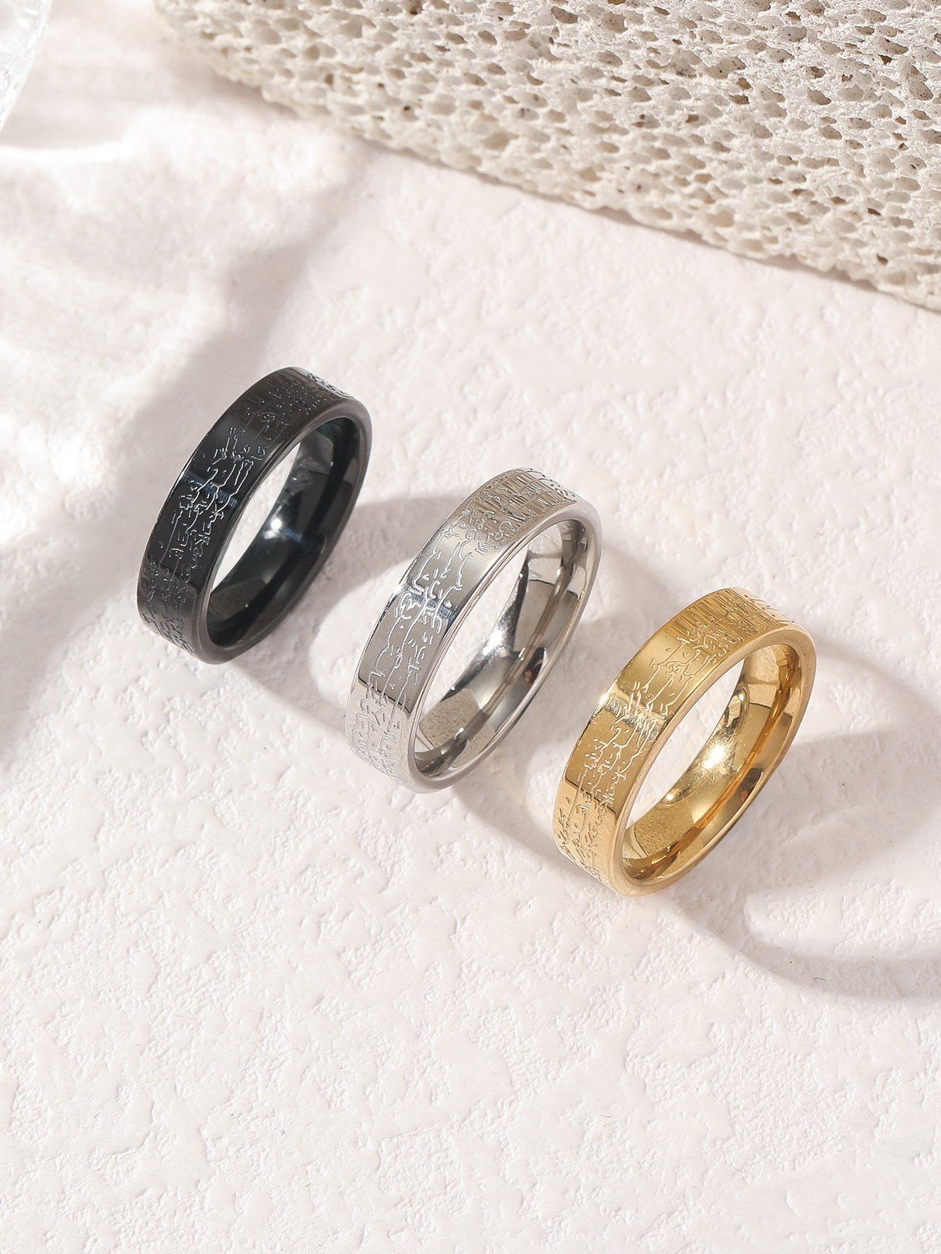 خاتم منقوش بعناصر عربية - مصنوع من ستانلس ستيل تيتانيوم