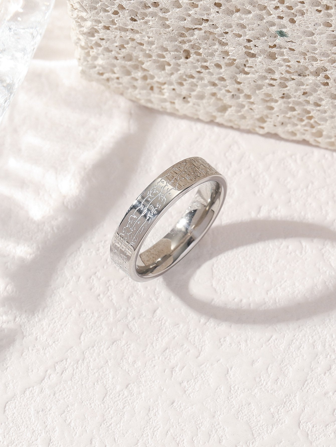 خاتم منقوش بعناصر عربية - مصنوع من ستانلس ستيل تيتانيوم