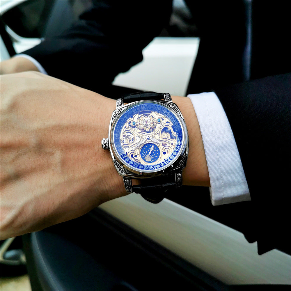 ساعة رجالية ميكانيكية أوتوماتيكية بتصميم مفتوح، بمؤشر القمر ووظيفة الإضاءة الليلية، وحزام جلد أنيق للاستخدام اليومي والكاجوال.