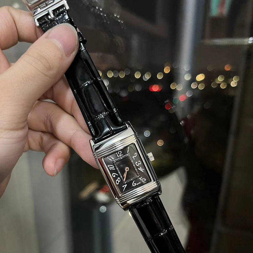 ساعة ريفيرسو كلاسيك فاخرة بهيكل من الذهب الوردي وحركة كوارتز دقيقة