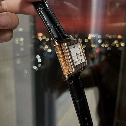 ساعة ريفيرسو كلاسيك فاخرة بهيكل من الذهب الوردي وحركة كوارتز دقيقة