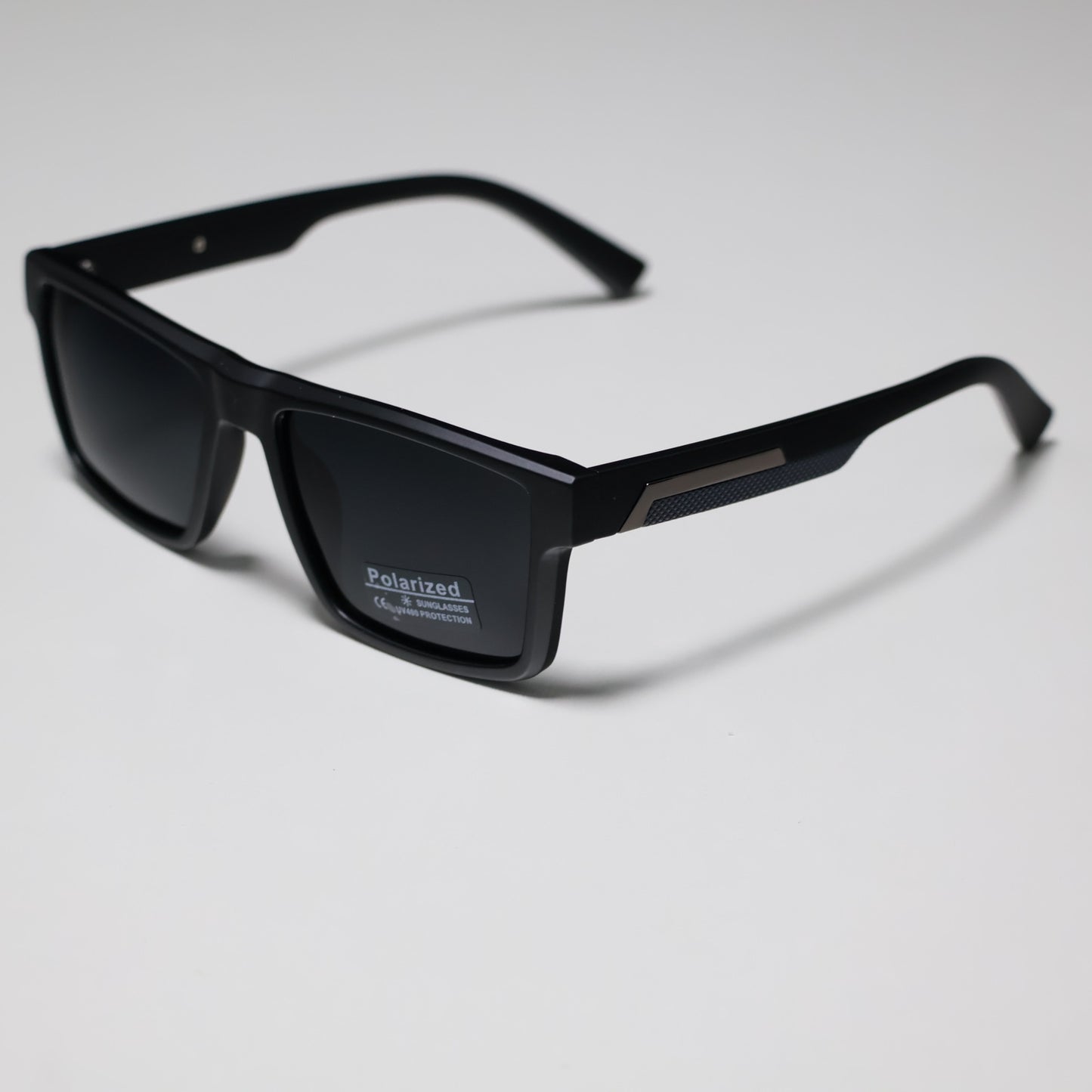 نظارة شمسية عصرية بإطار صغير يحميك من الشمس