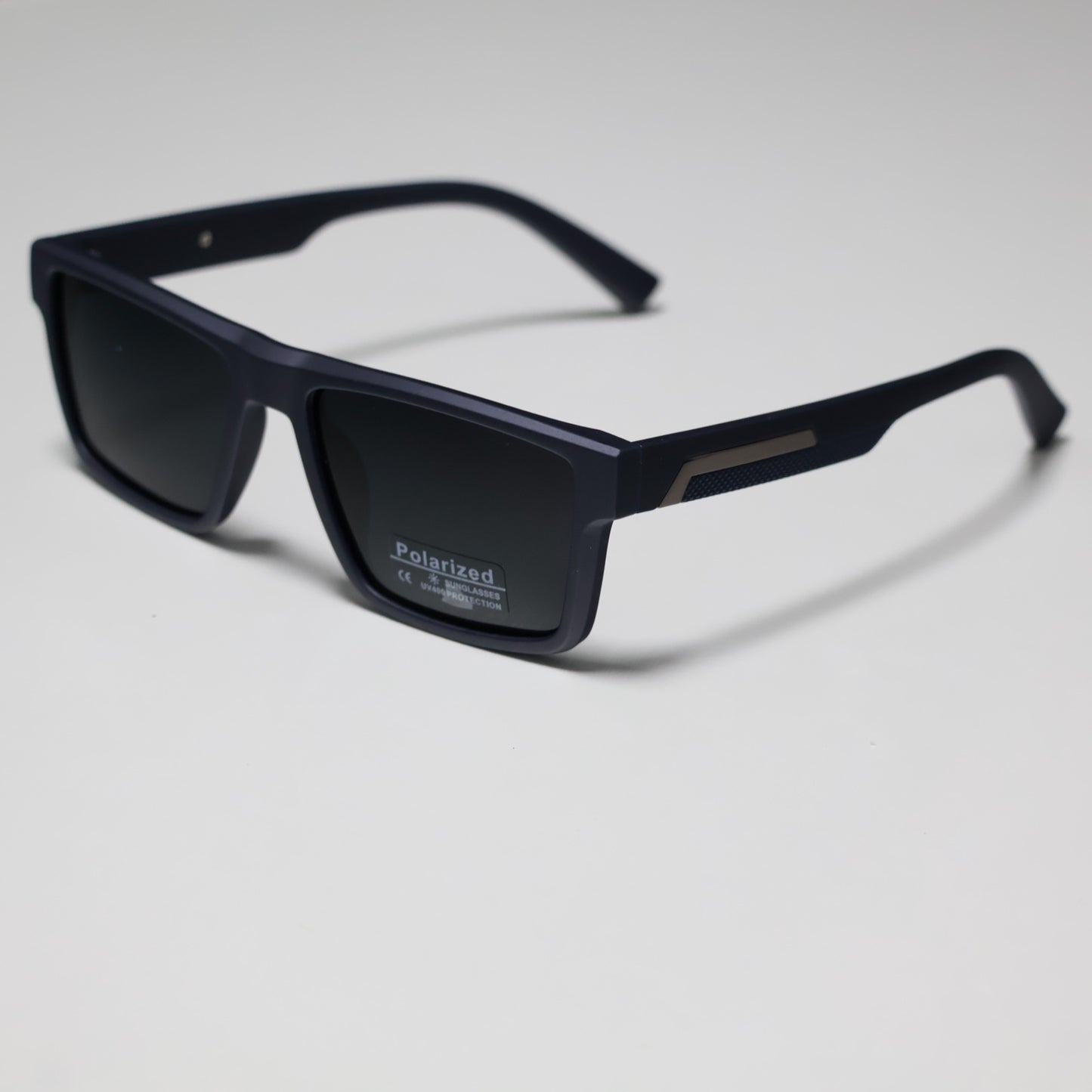 نظارة شمسية عصرية بإطار صغير يحميك من الشمس