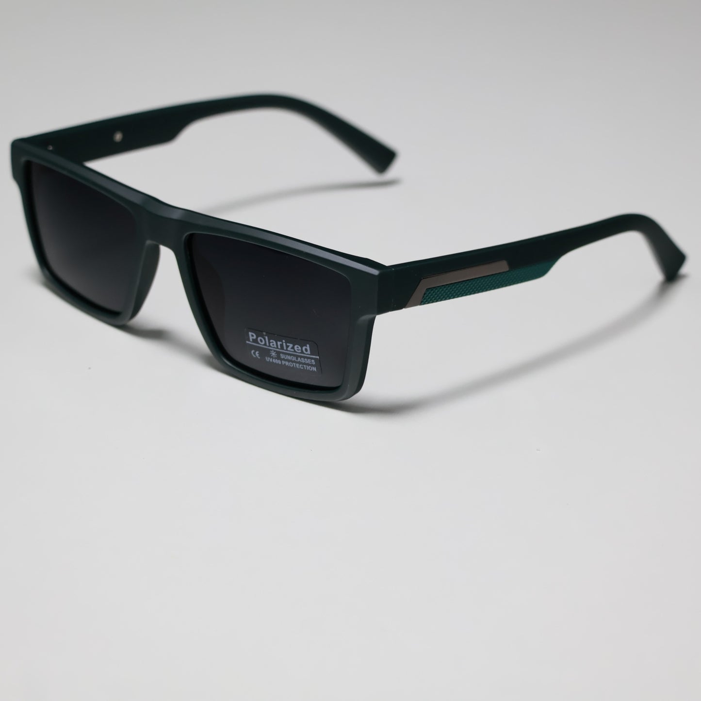 نظارة شمسية عصرية بإطار صغير يحميك من الشمس