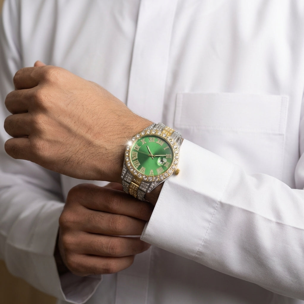 ساعة فخمة بالأخضر الملكي مرصعة بالكريستال
